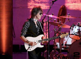 Jeff Beck e il suono della sua chitarra in un grandioso spettacolo live! Jeff Beck – Rock in Roma 2018